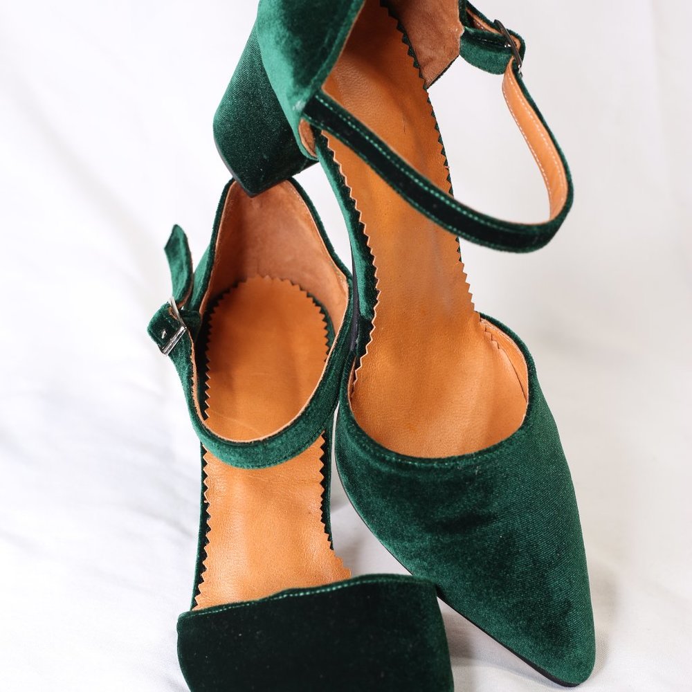 Green Velvet  Heels (NEVER WORN)